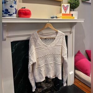 Universal Thread Women's Ivory V-Neck Sweater